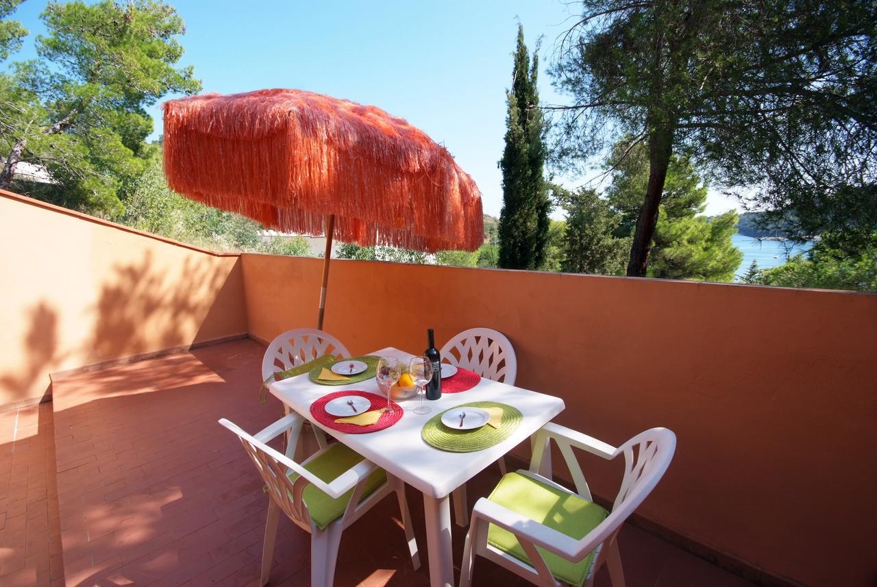 Residence Sud Est Porto Azzurro Buitenkant foto