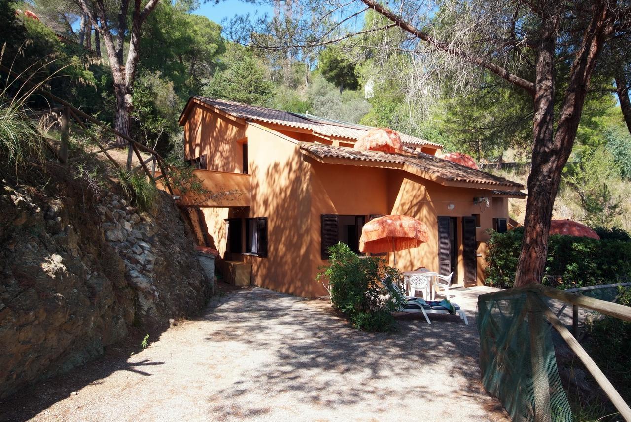 Residence Sud Est Porto Azzurro Buitenkant foto